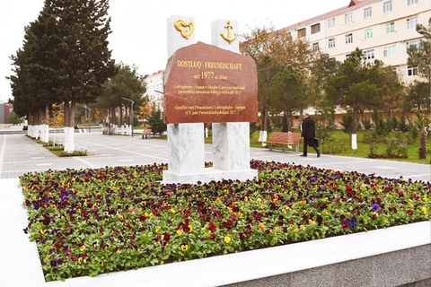 Baku: Sumgait City, Pink Lake & Vibrant Green Bazar Visit