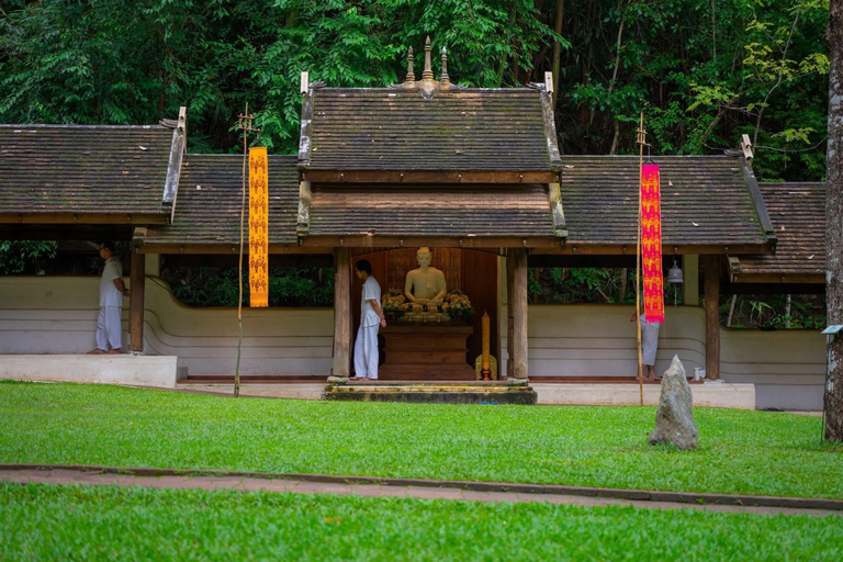 Chiang Mai: Doi Suthep Sunset & Hidden Temple with Guide