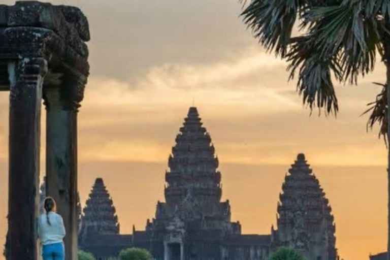 Siem Reap: Angkor Top 3 Temples for Phnom Penh Bus Arrivals Option 2: Angkor Wat Sunset Private Tour