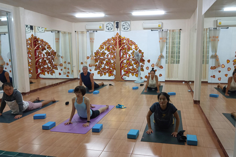 Journée entière de yoga, de méditation et d'immersion dans la culture thaïlandaiseJournée complète de yoga, méditation et immersion dans la culture thaïlandaise