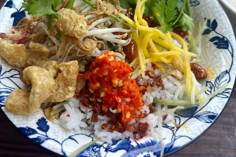 Hue Street Food Adventure – Eat, Walk & Explore Like a Local Private Group