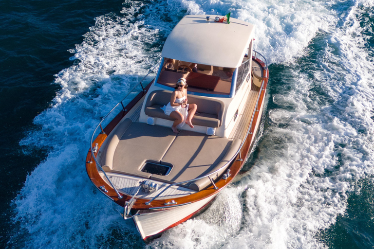 Tour privado en barco por la Costa Amalfitana 7,5Desde Capri Excursión en Barco por el Confort de Amalfi