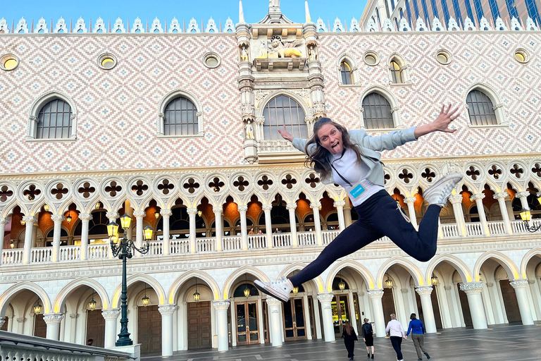 Las Vegas: Strip Walking Tour With Local Guide & Tips Las Vegas: Private Strip Tour With Local & Smart Planning