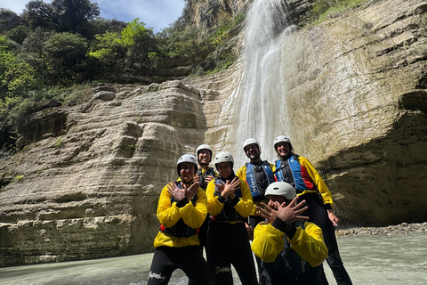 从贝拉特出发：奥苏米峡谷漂流来自贝拉特：奥苏米峡谷漂流