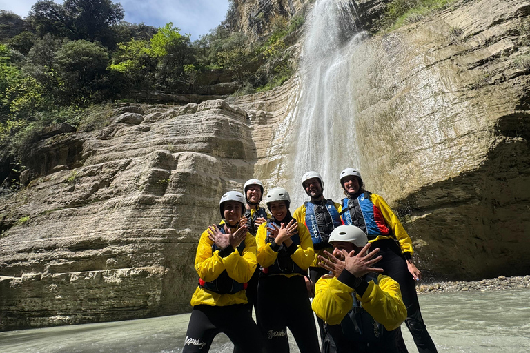 从贝拉特出发：奥苏米峡谷漂流来自贝拉特：奥苏米峡谷漂流