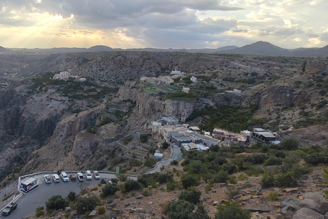 Muscat: Jebel Akhdar and Birkat Al Mouz Guided Day Trip