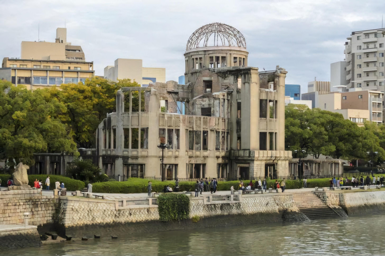 Hiroshima: Private Hiroshima & Miyajima Day Trip with Car