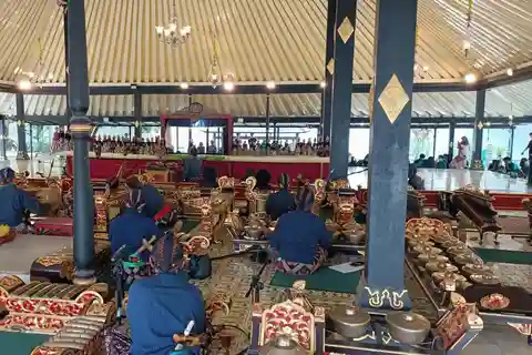 YOGYAKARTA : EXPLORA RELÍQUIAS CULTURAIS ANTIGAS