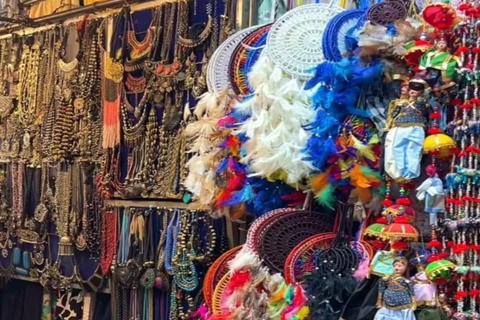 Delhi: Guided Shopping Tour Experience With Female Guide Delhi: Full-Day Private Shopping Tour with Female Guide