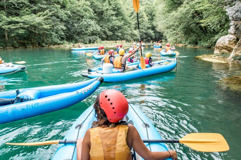 Desde Zagreb: Mrežnica en kayak y el pueblo de Rastoke - excursión de un día