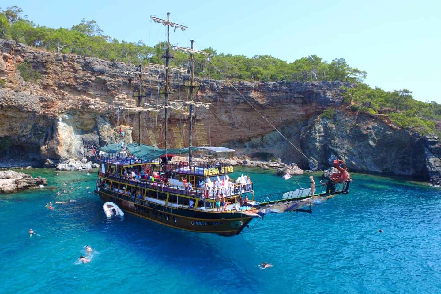 From Antalya: Kemer Pirate Boat Tour with Foam Party & Swim