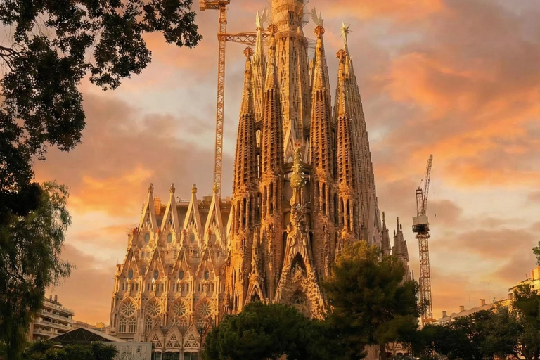 Barcelona: Sagrada Familia Skip-the-Line Guided Tour