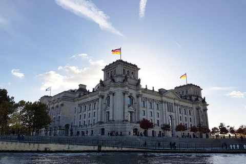 Berlin : Visite guidée à pied autour du ReichstagVisite privée à pied autour du Reichstag
