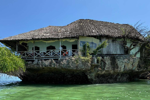 ZANZIBAR: Las Jozani, jaskinia Salaam, The Rock i Blue LagoonWYCIECZKA PRYWATNA BEZ ODBIORU Z HOTELU I TRANSPORTU POWROTNEGO