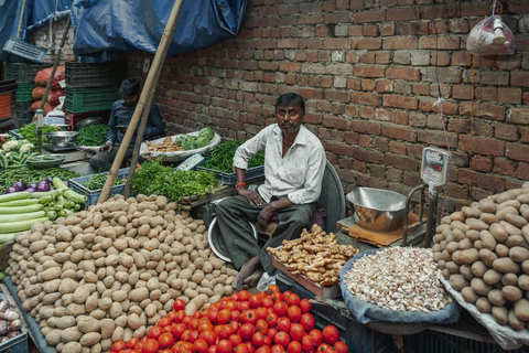 Delhi: Full-Day Shopping Tour with Male & Female Guide