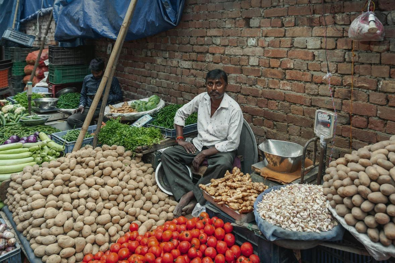 Delhi: Full-Day Shopping Tour with Male & Female Guide