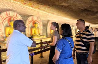 Dambulla: Ibbankatuwa-Gräber, Kaludiya Pokuna & Höhlentempel