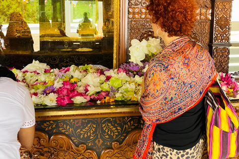 Anuradhapura: Guided Pvt Bike Tour with Lunch & Entry Ticket