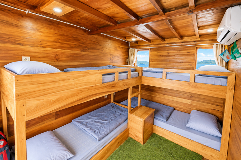3D Komodo Sailing & Land Tour 12 Stops Single Bed & Hotel 3-Day Shared Cabin, Single Bed No Land Tour No Park Fee