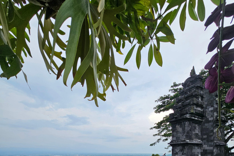 Yogyakarta: Instagrammable Cafes with Temple & Volcano View