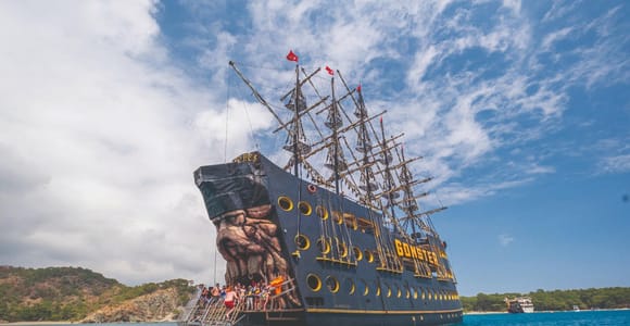 Antalya/Kemer: Pirate Cruise w/Lunch&Soft Drinks & Transfer
