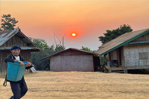 نونغ خياو: رحلة لمدة يومين، قرية همونغ، إقامة منزلية، والتجديف بالكاياك