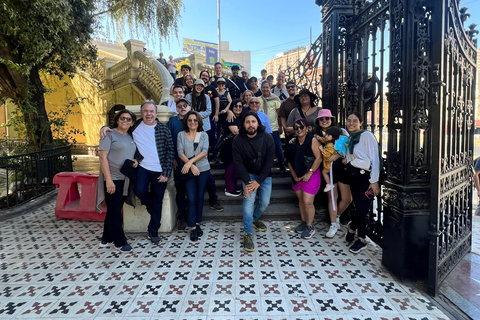 Visite guidée de Santiago : histoire vivante et dégustation de plats locauxVisite guidée de Santiago : histoire vivante et dégustation de spécialités locales