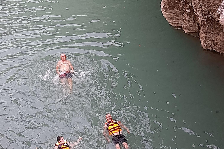 Cânion Osumi e Cachoeira Bogova de Berat - por 1001AADe Berat: Caminhada na cachoeira Bogova e nado no cânion Osum