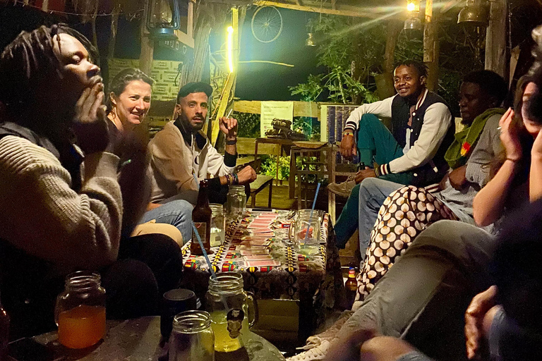 Aventure nocturne à Arusha : dîner dans une cabane dans les arbres et tournée des clubsLa vie nocturne authentique d'Arusha : bars, clubs et ambiance locale