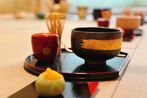 Osaka: Esperienze di cerimonia del tè e calligrafia