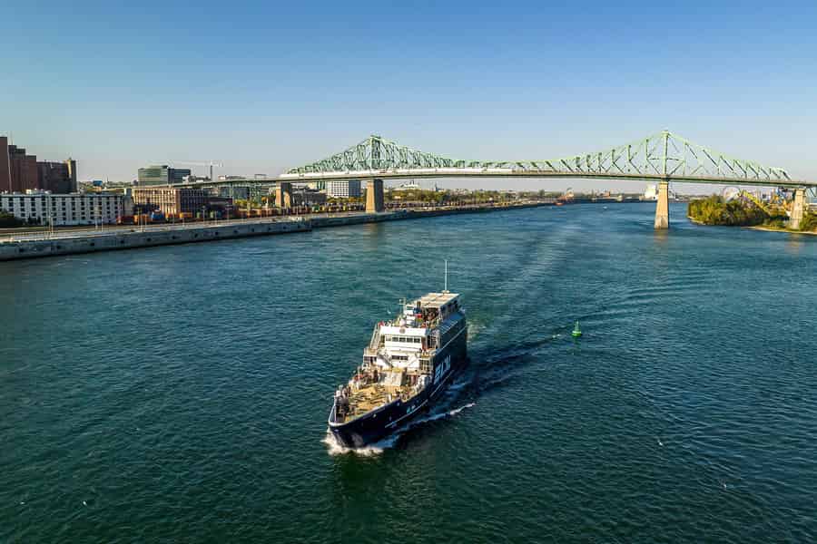 Montreal: Geführte Flussfahrt und Hop-On/Hop-Off-Bus. Foto: GetYourGuide