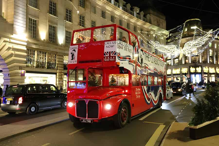Edinburgh: Weihnachtslichter-Tour im Oldtimer-Bus. Foto: GetYourGuide Edinburgh: Weihnachtslichter-Tour im Oldtimer-Bus. Foto: GetYourGuide