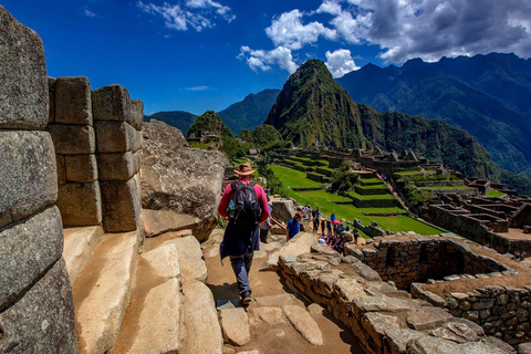 Visit Peru in 5 days:Cusco,Machu Picchu and Rainbow Mountain