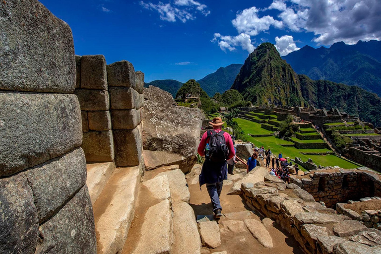 Visit Peru in 5 days:Cusco,Machu Picchu and Rainbow Mountain