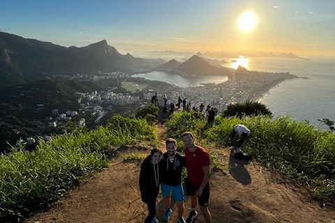 Rio de Janeiro: Escursione all&#039;alba dei due fratelli a Vidigal