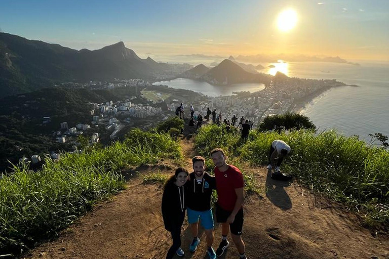 Rio de Janeiro: Escursione all&#039;alba dei due fratelli a Vidigal