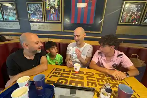 Entdecke die Geheimnisse von Leo Messi im Barça Café