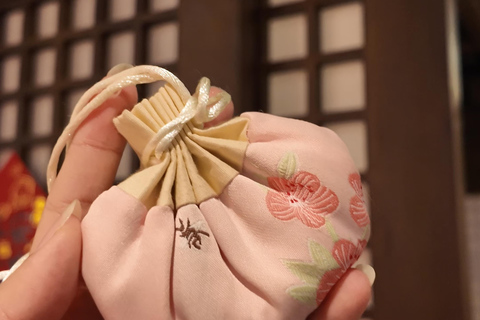 Hangzhou: Wet Market Foodie Walk & Traditional Crafting