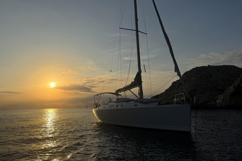 Cala Galdana - Full-day sailing trip (8 hours) Full-day sailing trip through the coves of southern Menorca (max. 4 people)