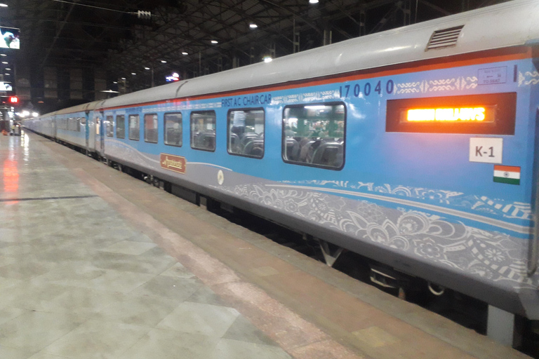 Desde Delhi: Excursión a Tajmahal en Gatimaan Express Todo IncluidoBilletes de tren, transporte y servicio de guías