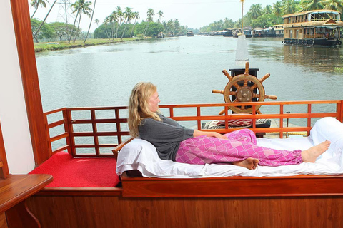From Kochi: 6-Day Kerala Tour with Houseboat Stay
