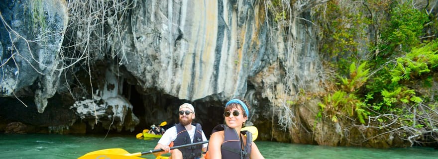 Ko Lanta : Journée entière de kayak dans les mangroves et les grottes marines