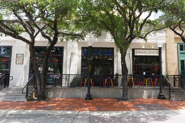 Dallas: 2 or 4-Hour Food & History Tour by Golf Cart Dallas: 4-Hour Food and History Tour by Golf Cart