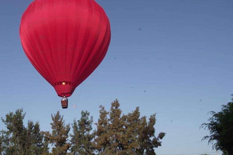 Cusco: Hot-air balloon tethered flight | Picnic