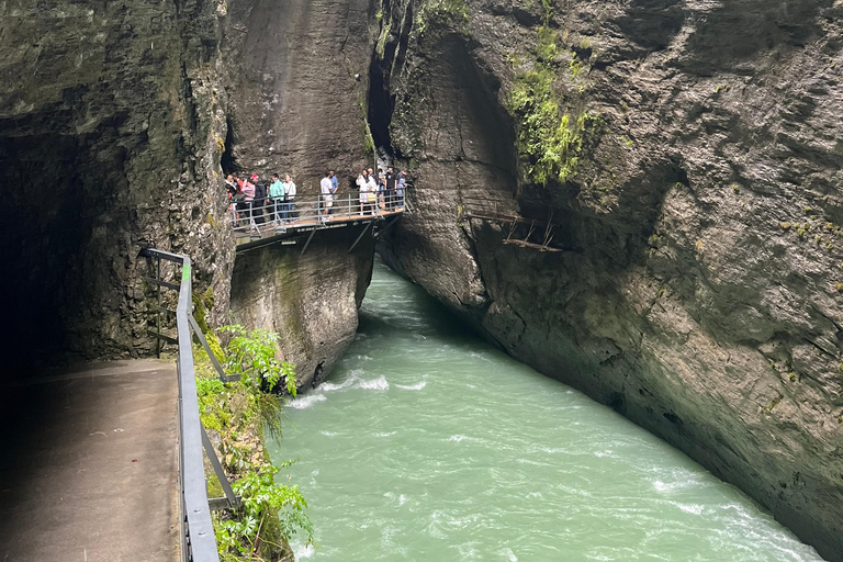 Pilatus, Aareschlucht en St. Beatusgrotten: tour vanuit Bazel