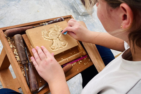 Hoi An: Clase de 3 horas de talla en madera con un artista local