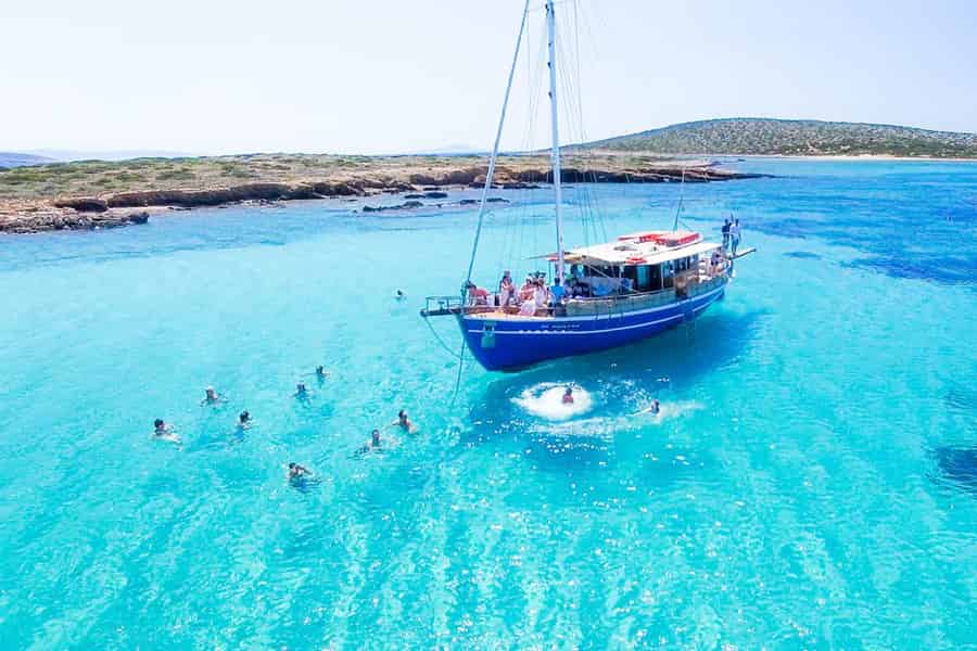 Ab Paros: Antiparos und Despotiko Ganztages-Badeausflug. Foto: GetYourGuide Ab Paros: Antiparos und Despotiko Ganztages-Badeausflug. Foto: GetYourGuide