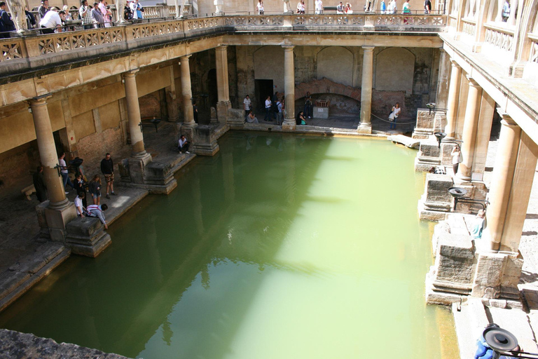 Tour privato di Windsor Stonehenge Bath da Londra con Pass