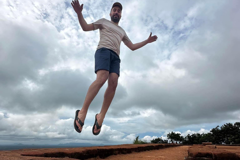 Colombo/Negambo: Sigiriya Rock & Dambulla CaveTemple DayTour