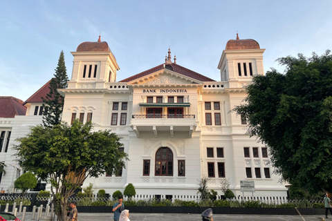 Malioboro Street Walking Tour with local snacks tasting